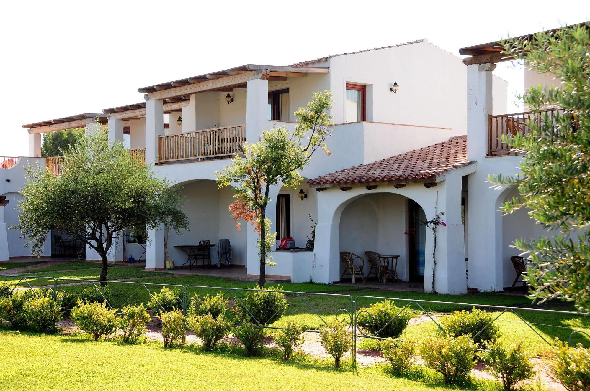 Le Tre Querce Aparthotel San Teodoro  Exterior photo