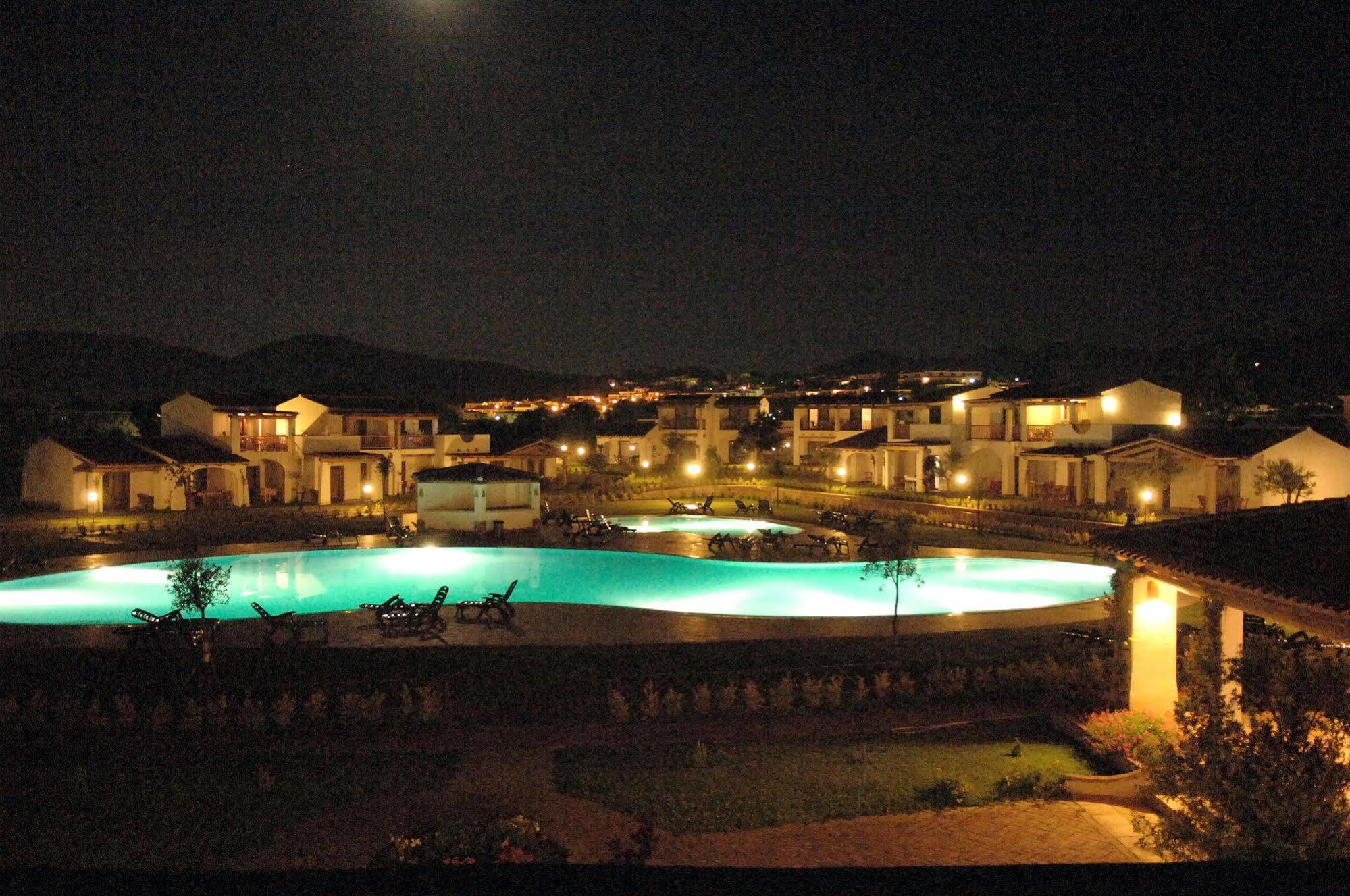 Le Tre Querce Aparthotel San Teodoro  Exterior photo