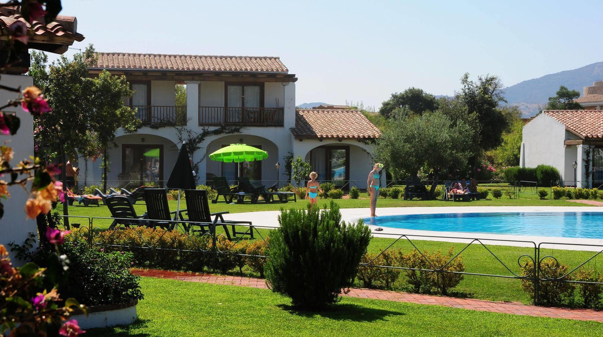 Le Tre Querce Aparthotel San Teodoro  Exterior photo