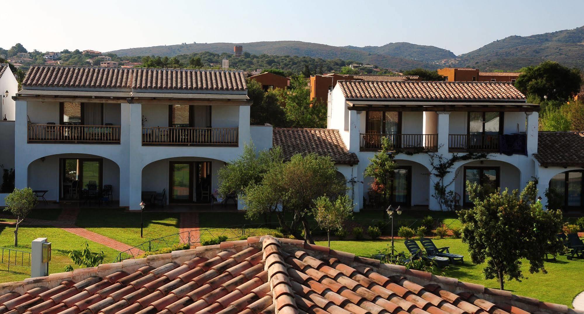 Le Tre Querce Aparthotel San Teodoro  Exterior photo