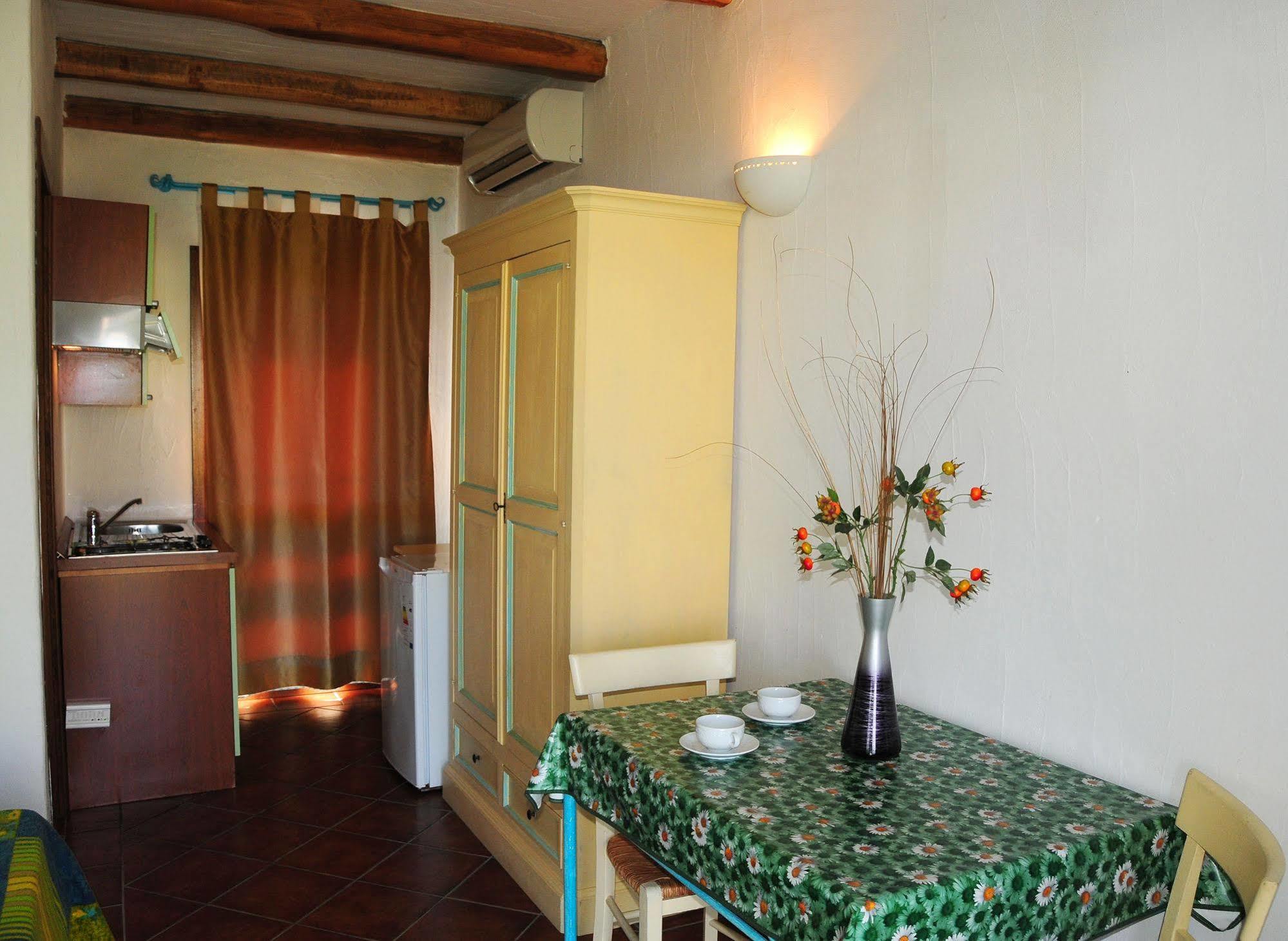 Le Tre Querce Aparthotel San Teodoro  Exterior photo