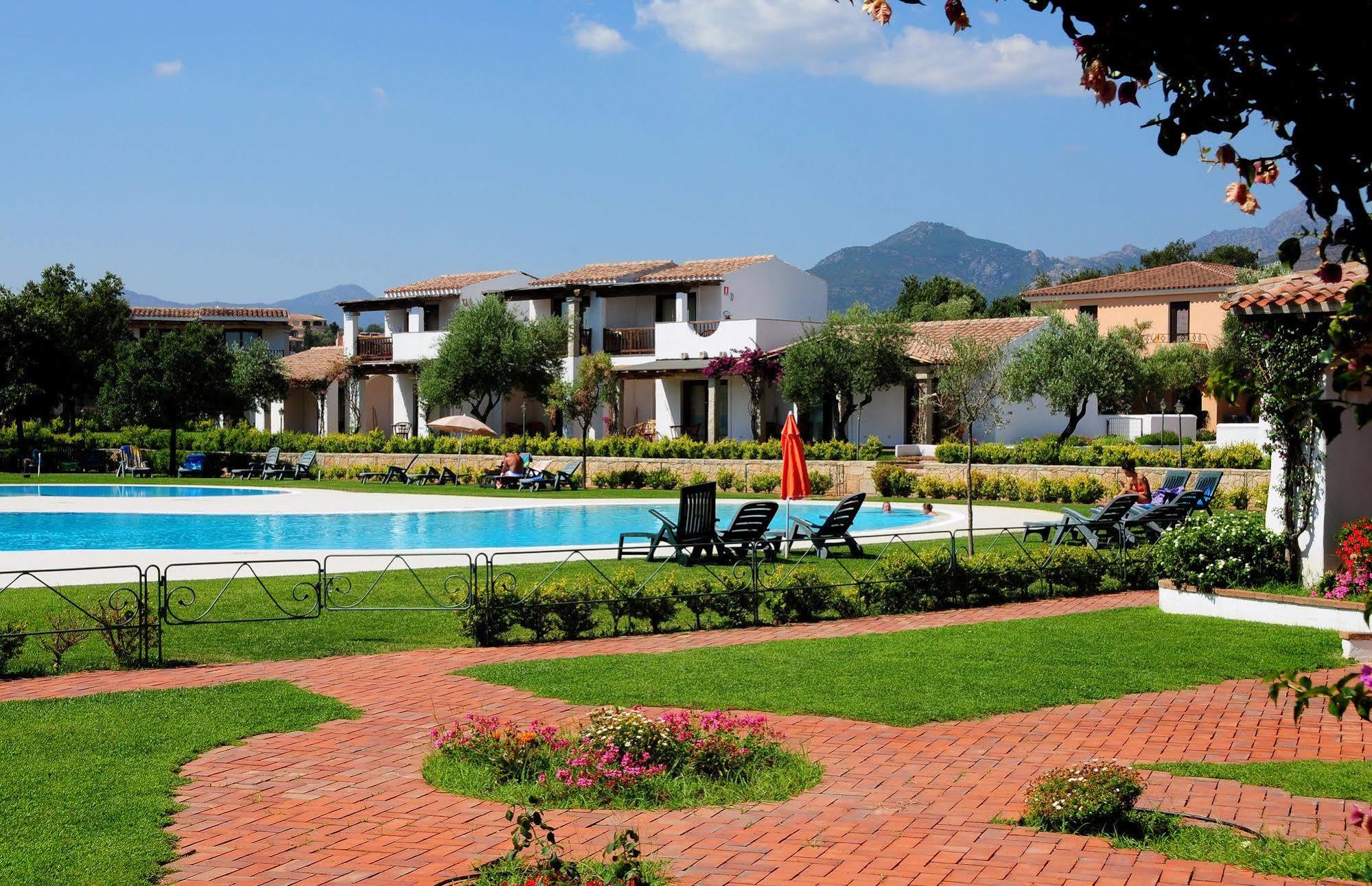 Le Tre Querce Aparthotel San Teodoro  Exterior photo