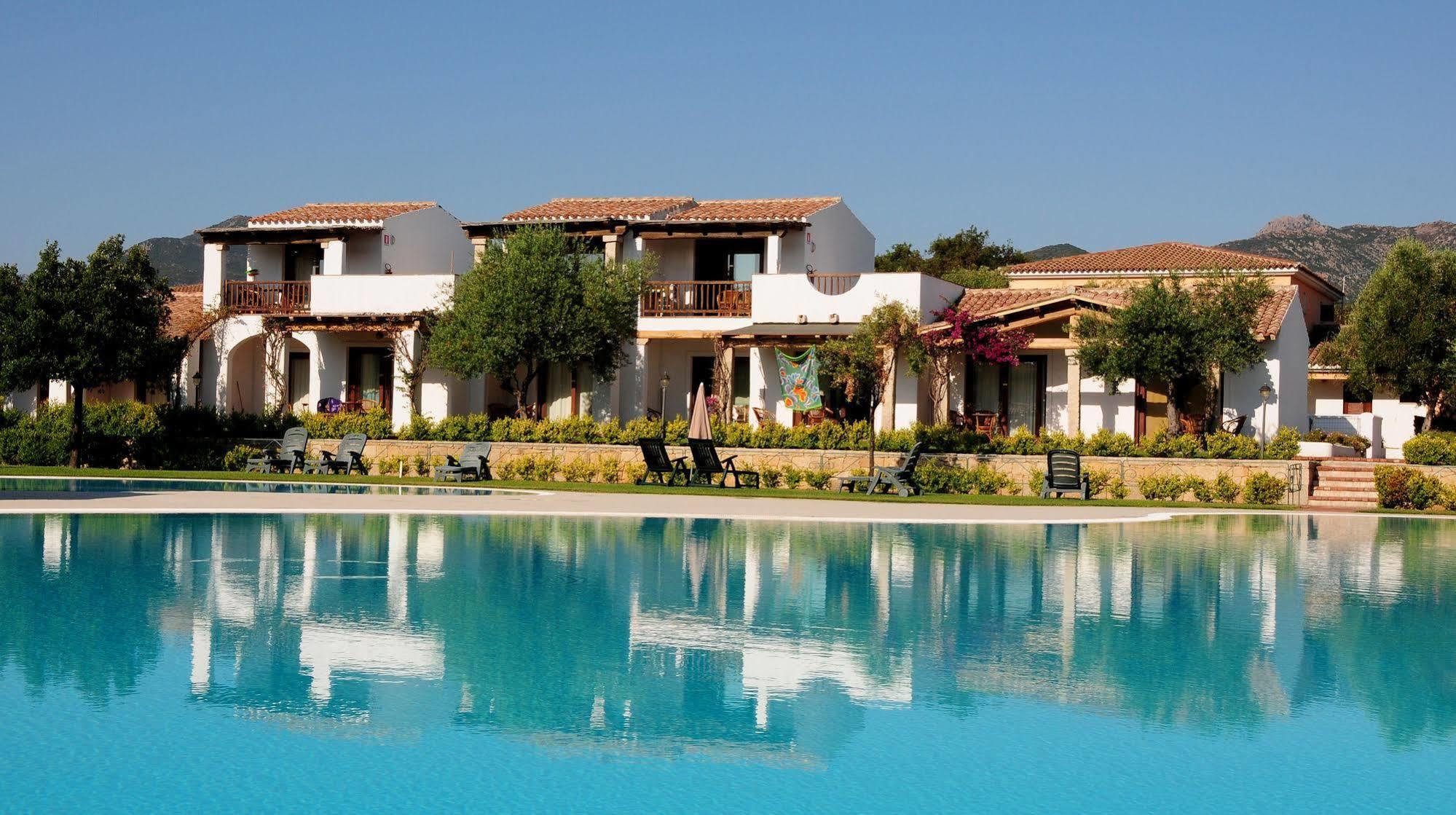 Le Tre Querce Aparthotel San Teodoro  Exterior photo