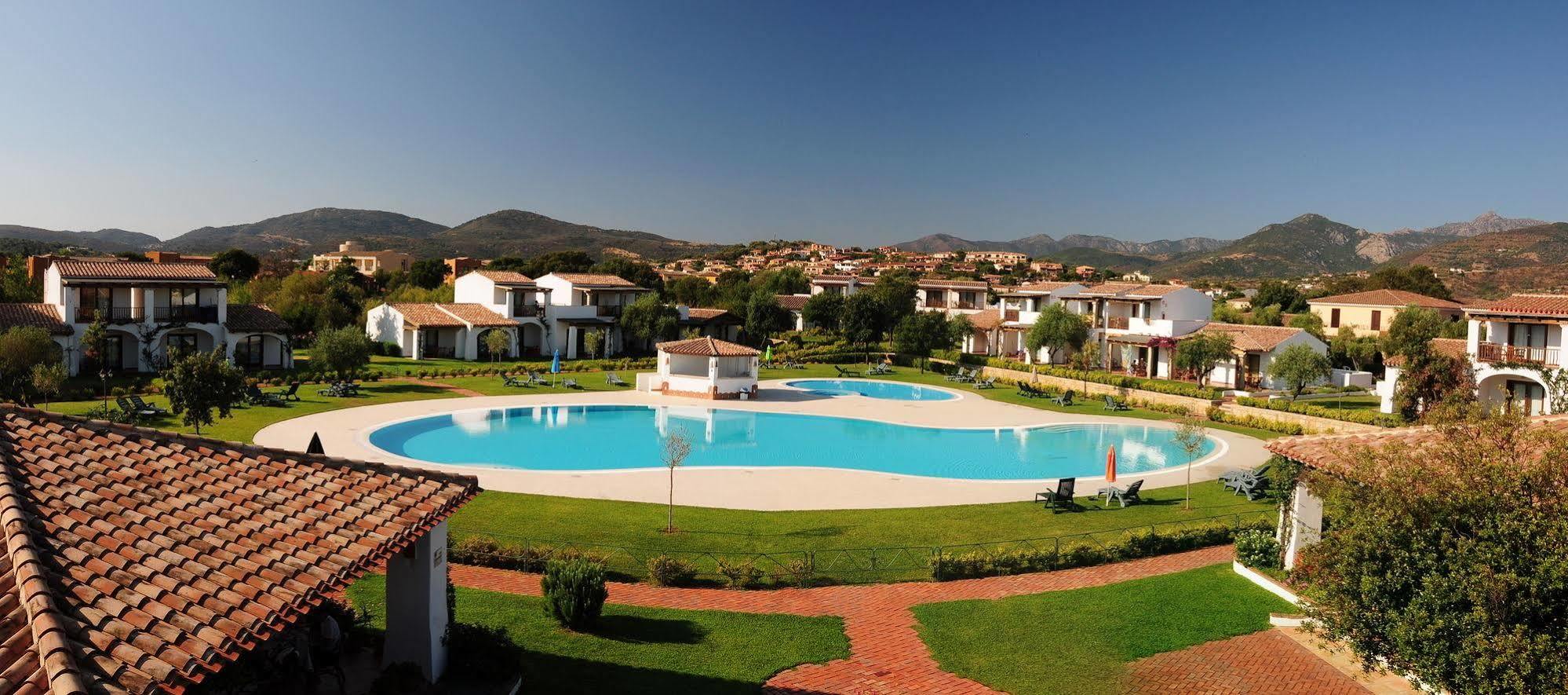 Le Tre Querce Aparthotel San Teodoro  Exterior photo