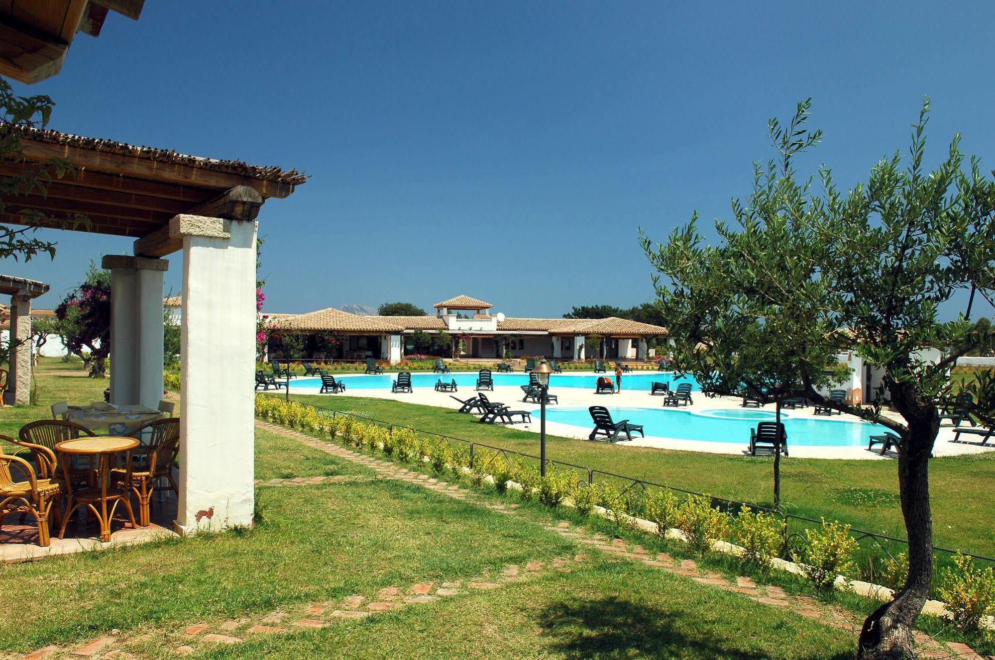 Le Tre Querce Aparthotel San Teodoro  Exterior photo