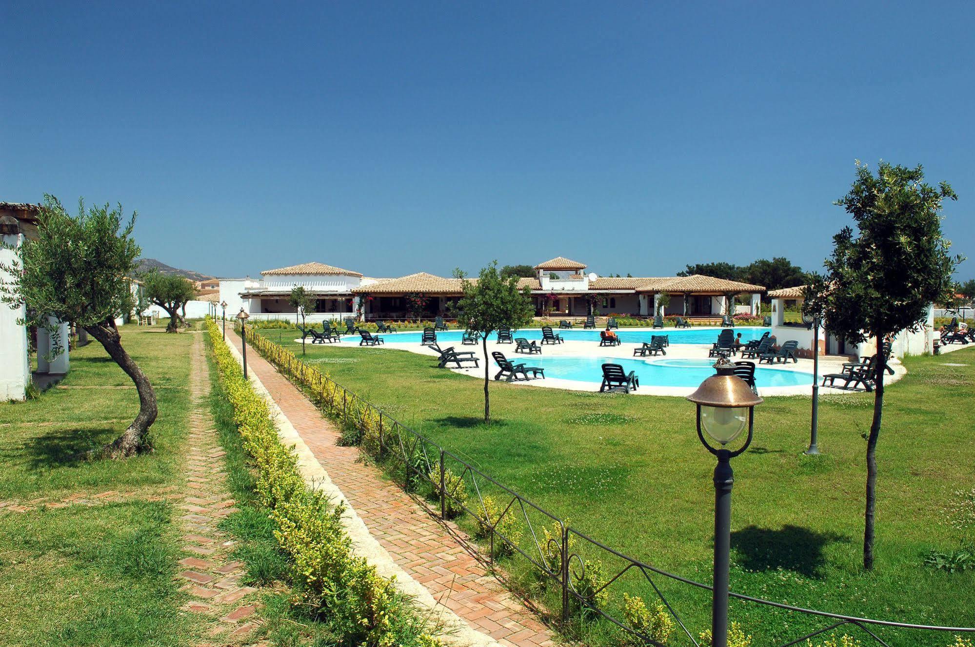 Le Tre Querce Aparthotel San Teodoro  Exterior photo
